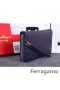 Ferragamo zip em torno de carteira azul escuro e vermelho