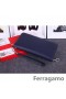 Ferragamo zip em torno de carteira azul escuro e vermelho