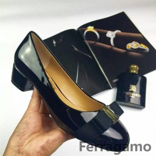 Ferragamo Vara Caidéil paitinne Dubh