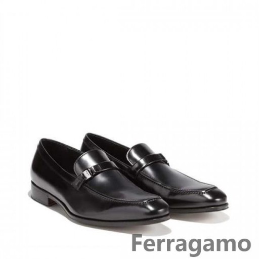 ルヴァトーレフェラガモのLoaferとヴァOrnaforトによるKW217