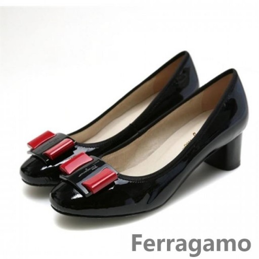 Ferragamo 나의 감각 까만 가죽 펌프