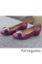 Ferragamo Låg Klack Vara Pumpen Röd