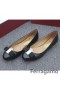 Salvatore Ferragamo Varina Platta Skor Svart patent