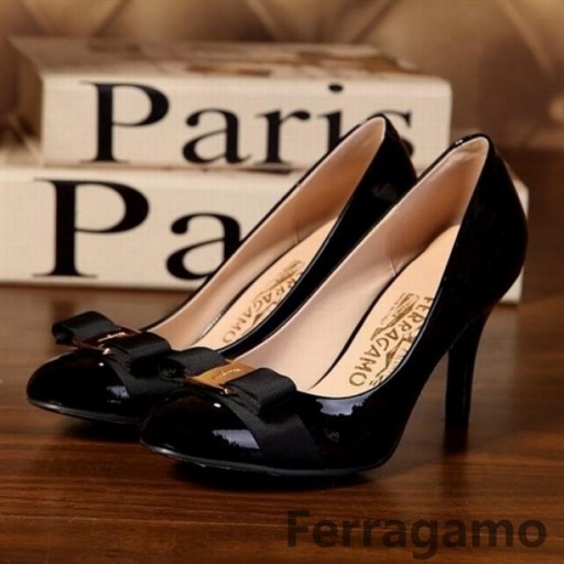 Ferragamo siyah yüksek topuk 262