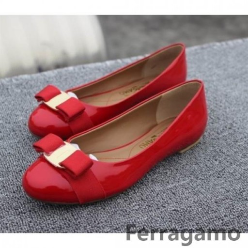 Patenti Kırmızı olan Salvatore Ferragamo Varina Düz Ayakkabı