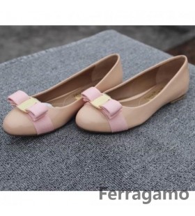 Patenti Mor olan Salvatore Ferragamo Varina Düz Ayakkabı