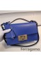 Ferragamo pequeño Gancio Lock bolsa de Hombro azul SFS-UU265