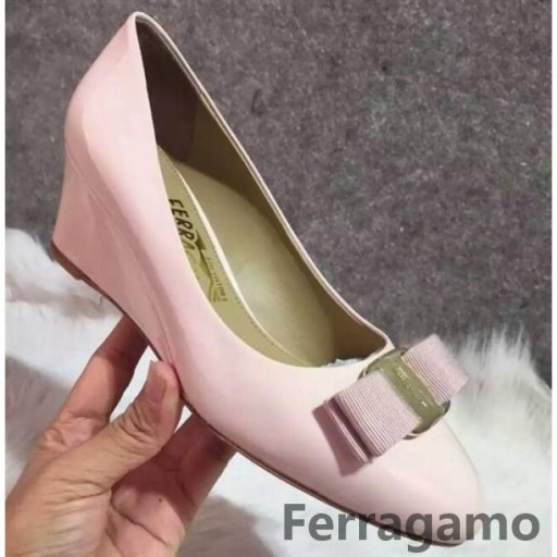 Ferragamo Mirabel Patent Bow Wedge-Pumps Roze